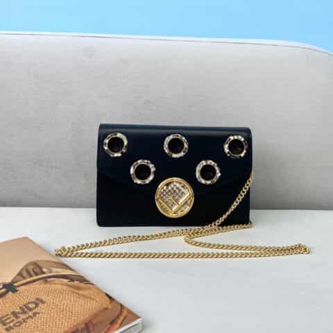 FENDI芬迪简约风几何图形翻盖包006