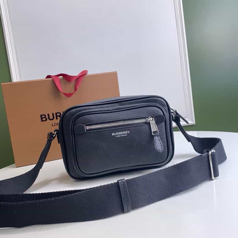 Burberry巴宝莉意大利鞣制粒纹皮革斜背包