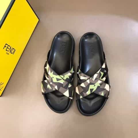 FENDI芬迪   印花牛皮制作原版大底时尚男士拖鞋
