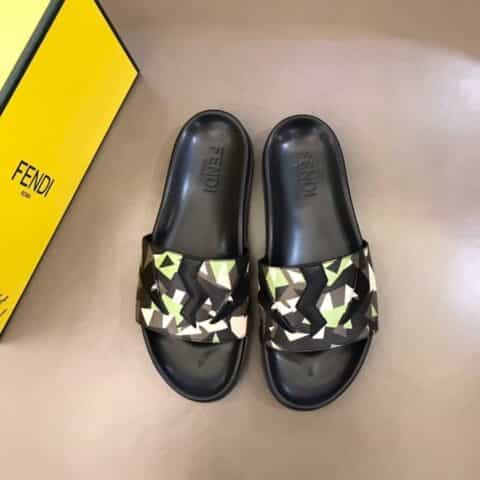 FENDI芬迪   印花牛皮制作原版大底时尚男士拖鞋