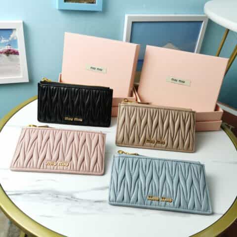 MIUMIU缪缪顶级进口小羊皮材质Matelasse花纹图案新款钱夹5MB006