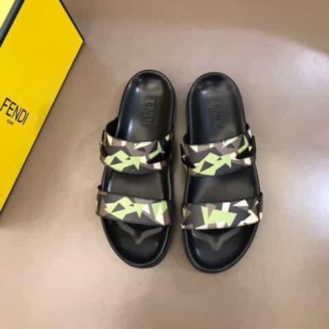 FENDI芬迪   印花牛皮制作原版大底时尚男士拖鞋