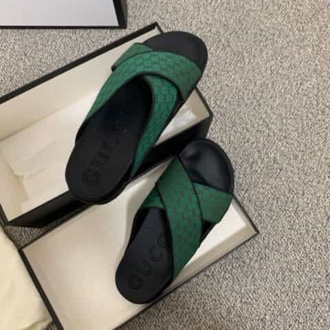 GUCCI古驰   采用饰有品牌标识的经典红绿织带男士凉鞋