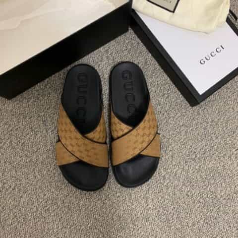 Gucci古驰   采用饰有品牌标识的经典红绿织带男士凉鞋
