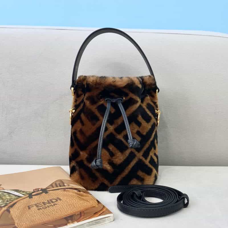 FENDI芬迪羊毛迷你水桶包027