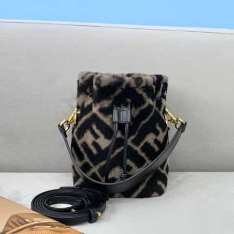 FENDI芬迪羊毛迷你水桶包027