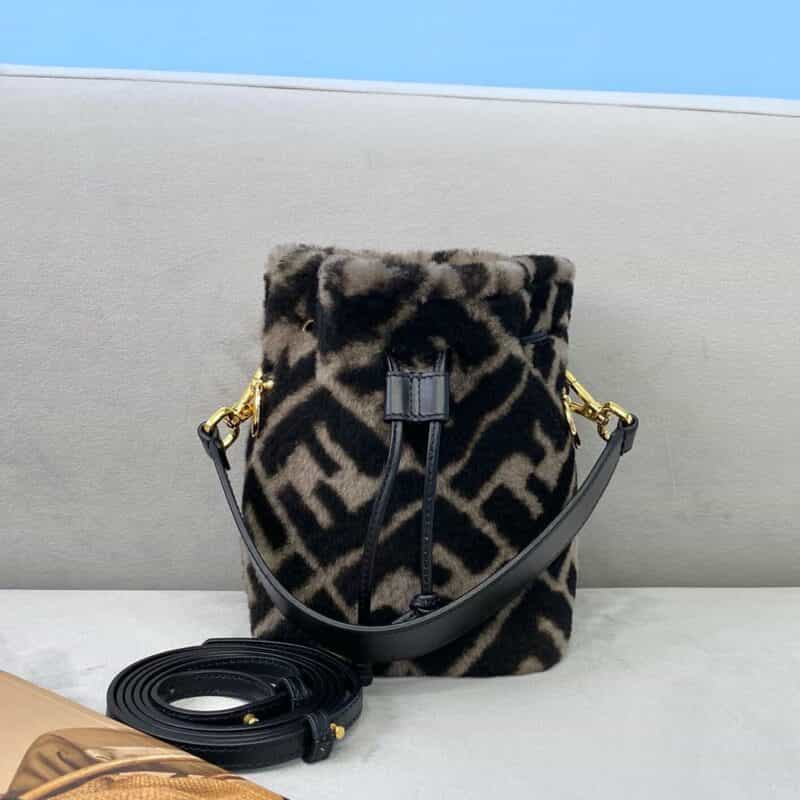 FENDI芬迪羊毛迷你水桶包027