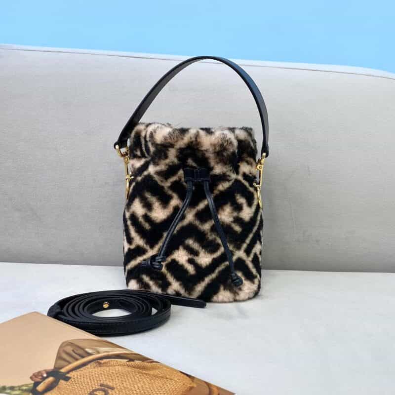 FENDI芬迪羊毛迷你水桶包027