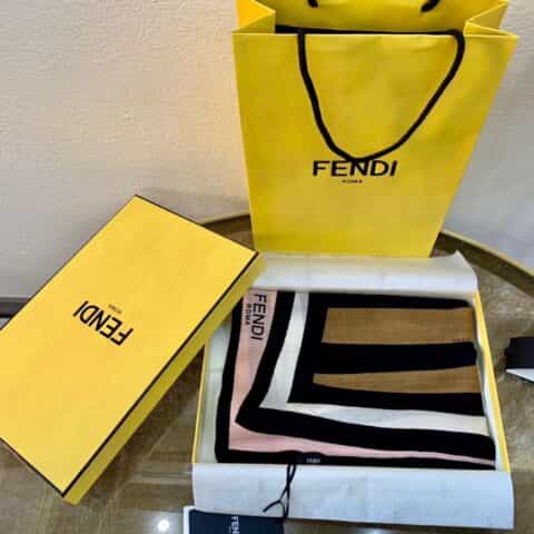 FENDI芬迪顶级人字纹真丝羊绒方巾