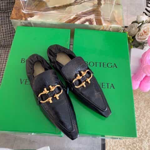 葆蝶家/????早春新品 尖头平底 女巫鞋