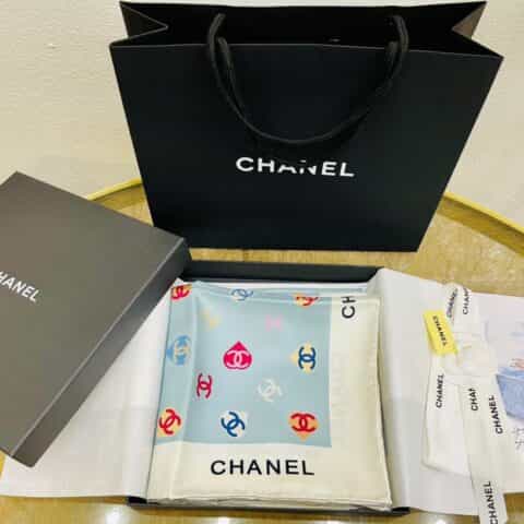 CHANEL香奈儿爱心+双c 100%真丝围巾