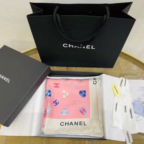 CHANEL香奈儿爱心+双c 100%真丝围巾
