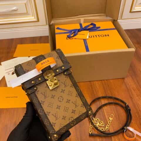 Louis Vuitton LV Vertical Trunk Pochette手机包 M67873