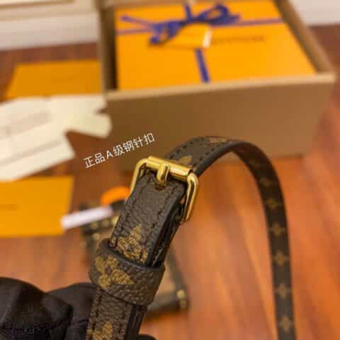 Louis Vuitton LV Vertical Trunk Pochette手机包 M67873