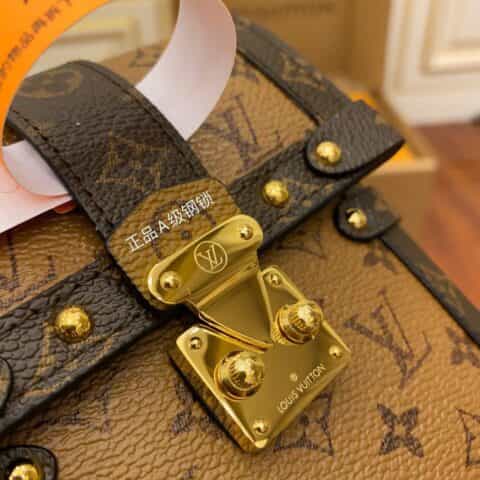 Louis Vuitton LV Vertical Trunk Pochette手机包 M67873