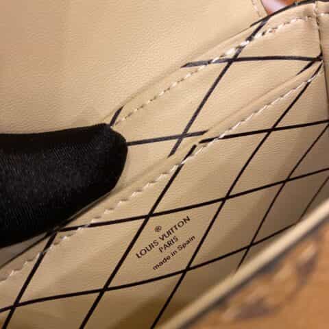 Louis Vuitton LV Vertical Trunk Pochette手机包 M67873