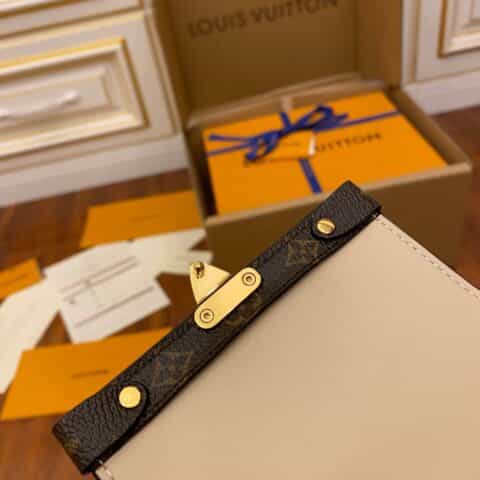 Louis Vuitton LV Vertical Trunk Pochette手机包 M67873