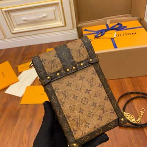 Louis Vuitton LV Vertical Trunk Pochette手机包 M67873