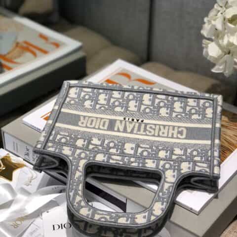 Dior Book tote 刺绣托特包 M1271白灰色
