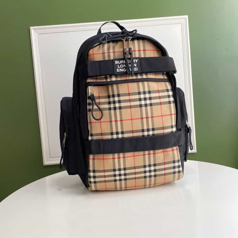 Burberry巴宝莉品徽牌标双肩包