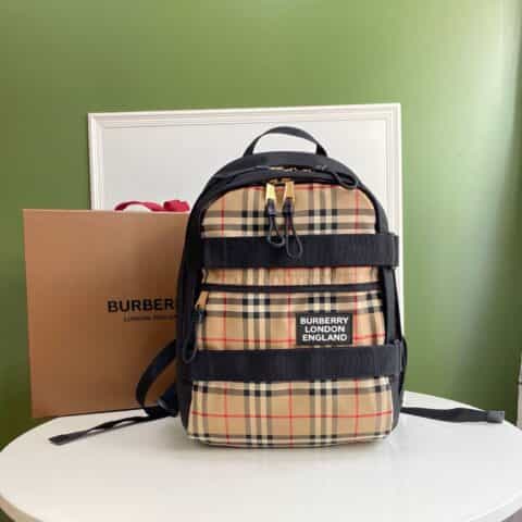 Burberry巴宝莉品徽牌标双肩包