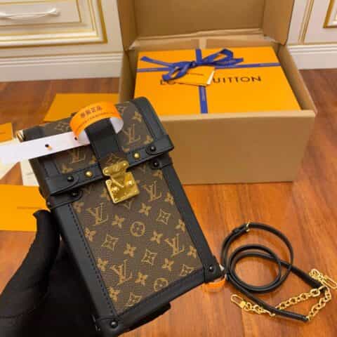 Louis Vuitton LV Vertical Trunk Pochette 手机包 M63913
