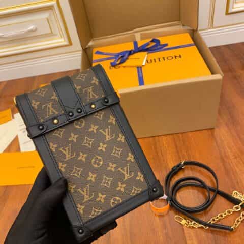Louis Vuitton LV Vertical Trunk Pochette 手机包 M63913