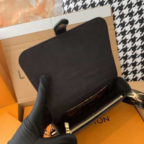 Louis Vuitton LV Officier bag 二合一斜挎包 M69841