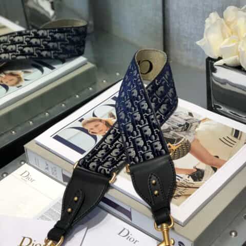 Dior蓝色天鹅绒复古肩带