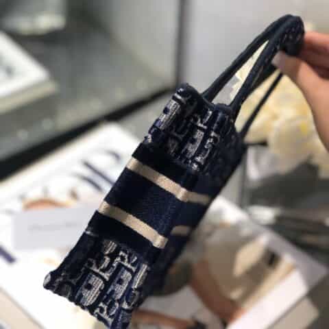 Dior蓝色天鹅绒Oblique印花Mini Book Tote Bag S5475ZWVF_M928