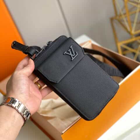 Louis Vuitton LV Phone Pouch H26 手机包 M57089