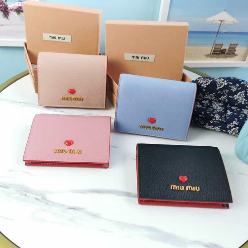 MIUMIU缪缪顶级山羊皮爱心与mivmiv金属徽标新款钱夹5ML204