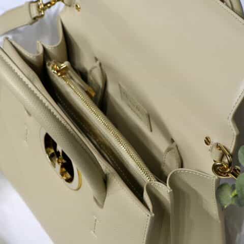 Dior ST HONORÉ M8012杏色珐琅扣