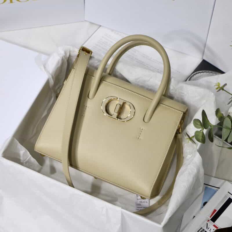 Dior ST HONORÉ M8012杏色珐琅扣