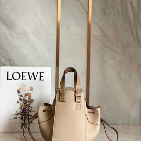 LOEWE罗意威 Hammock bag 吊床包 0500沙色