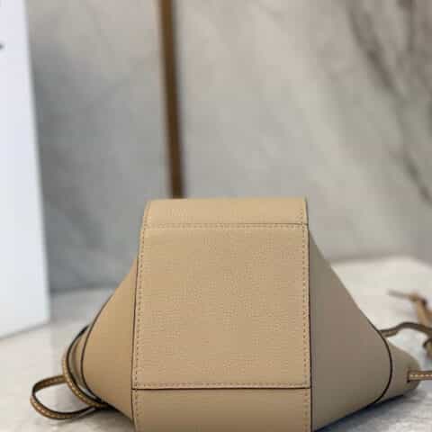 LOEWE罗意威 Mini Hammock bag 吊床包 0501沙色