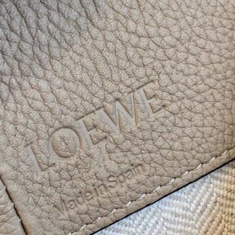 LOEWE罗意威 Mini Hammock bag 吊床包 0501沙色