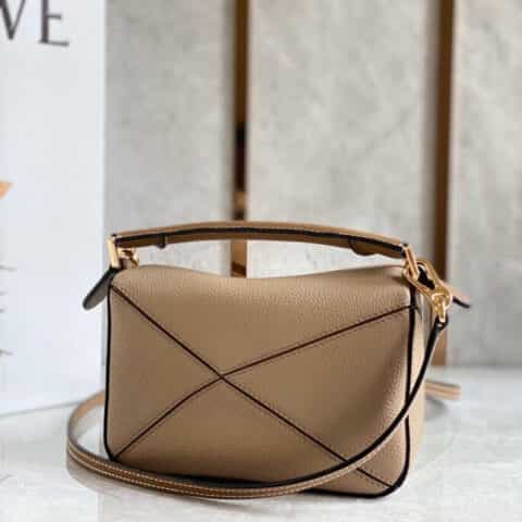 LOEWE罗意威 Mini Puzzle bag几何包 0338沙色18CM
