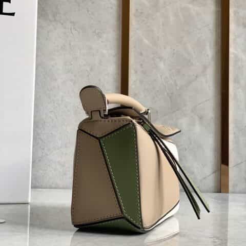 LOEWE罗意威 Mini Puzzle bag几何包 0338灰白绿拼色18CM