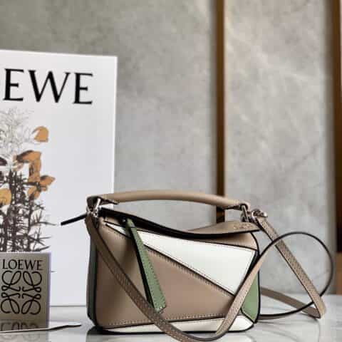 LOEWE罗意威 Mini Puzzle bag几何包 0338灰白绿拼色18CM