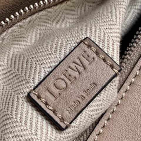 LOEWE罗意威 Mini Puzzle bag几何包 0338灰白绿拼色18CM