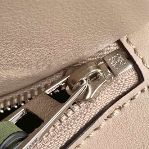 LOEWE罗意威 Puzzle bag 中号几何包 0160灰白绿拼色30CM