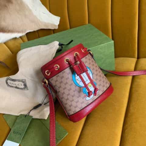 Doraemon x Gucci联名系列哆啦A梦迷你水桶包 647801 2T0AG 8580
