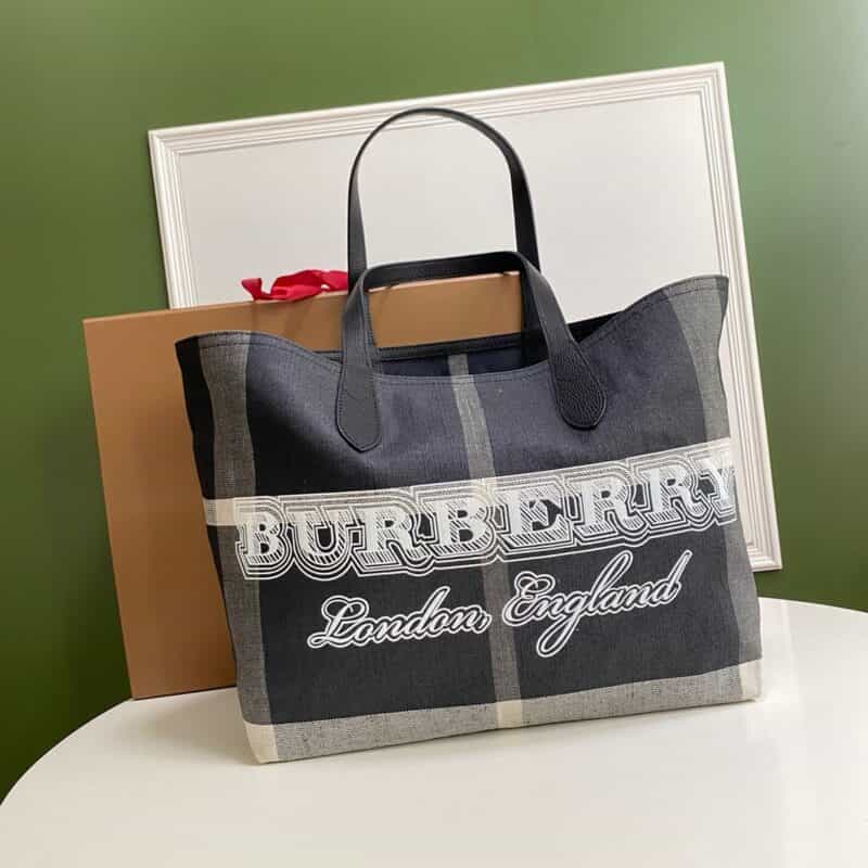 Burberry巴宝莉涂层格纹帆布材质双面两用托特包