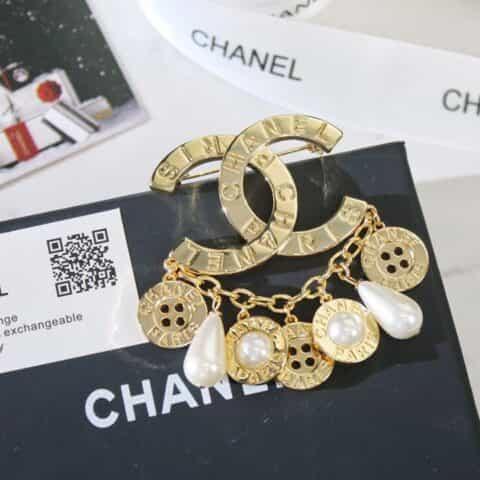 新款 CHANEL香奈儿双c流苏纽扣胸针