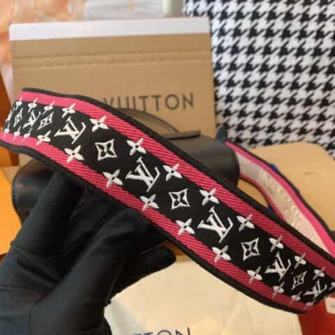 Louis Vuitton LV Twist MM Bag M57050