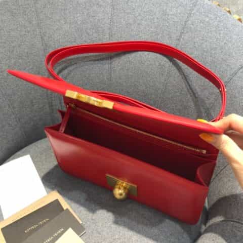 Bottega Veneta葆蝶家 Classic 28CM单肩斜挎包 578009平纹