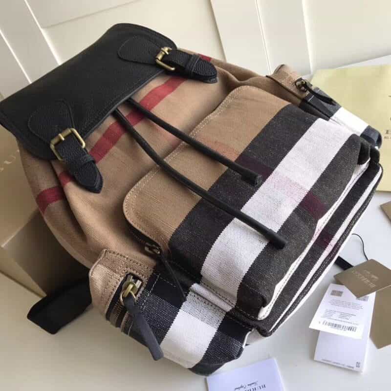 Burberry巴宝莉Canvas 格纹裁片The Rucksack 军旅背包5651