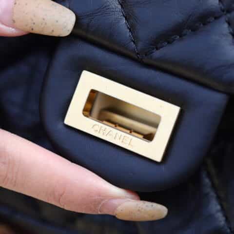 Chanel香奈儿 复刻2.55 reissue系列单肩斜挎包 A37587金扣