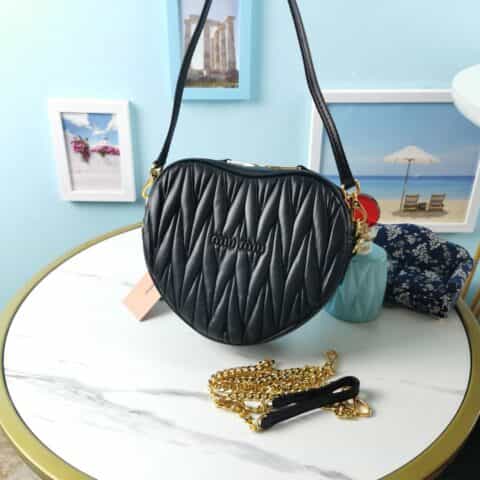 MIUMIU缪缪皱褶凸纹压花顶级进口Matelasse小羊皮桃心包5BH166